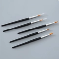 Set di 5 pennelli a punta fine con manico nero e setole in nylon arancione per pittura - Nero