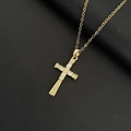Collier croix pour femme avec zircons blancs sur chaîne dorée fond noir - Or