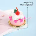 Roze slagroomtaart sleutelhanger met kers, maat 4,5cm, gewicht 25,5g - D01 Enkele Kers Model