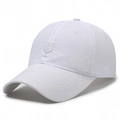 Berretto da baseball bianco minimalista in tessuto traspirante con ricamo a scudo - Regolabile / Bianco