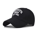 Zwarte Brooklyn New York geborduurde katoenen baseballpet bekeken vanuit een hoek van 45 - Verstelbaar / Zwart