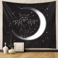 Dettaglio di un arazzo da parete con gatto pipistrello su una mezzaluna di stelle - Cat With Wings (LT156-5) / 73X95CM Tessuto Spazzolato