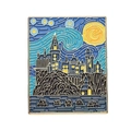 Emaille-Anstecknadel im Van Gogh Sternennacht-Stil mit Hogwarts-Schloss auf Goldbasis - Hogwarts Schloss Sternennacht Stil (XZ8439)