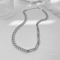 Collana a catena d'argento minimalista con maglie rettangolari su sfondo strutturato - Collana a Maglie Rettangolari (96079) / Collana Argento