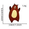 Vista dettagliata di una toppa ricamata a forma di orso con dimensioni 6,6x3,8 cm - Toppa Animale Autunnale 3#-Orso