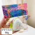 Weiches japanisches Onigiri-Squishy-Spielzeug in Weiß mit bunten Streuseln und Füllung - Sandwich-Reisbällchen (Gemischte Farben)