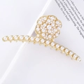 Dettaglio di un fermaglio in metallo con perle bianche e design a rosa su libro - Fiore con Perle Incastonate / Oro