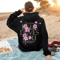 Felpa nera oversize con stampa di ciliegio rosa e scritta Jesus Loves You sulla schiena - S / Nero