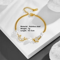 Gouden roestvrijstalen armband met maan, sterren en parels op een displaystandaard - Ster Maan Armband (M707)