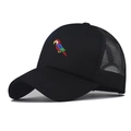 Cappello trucker nero con ricamo a forma di pappagallo colorato e rete traspirante - Nero