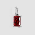 Elegante rode zirkonia hanger met smaragd slijpvorm en zilveren roestvrijstalen oogje - Januari Rood (Granaat Kleur) / Zilver