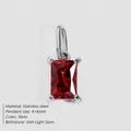 Elegante rode zirkonia hanger met smaragd slijpvorm en zilveren roestvrijstalen oogje - Januari Rood / Zilver