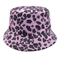 Vue détaillée d'un chapeau bob à motif léopard rose avec coutures renforcées sur le bord - M (56-58cm) / Mauve Clair