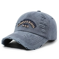 Casquette de baseball en jean bleu foncé usé avec broderie QUIVER et bords effilés - Réglable / Bleu marine