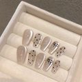 Faux ongles ballerine œil de chat champagne avec pois noirs et strass papillon brillants - Grand (L) / 1539 Court Cercueil