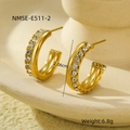 Detailed view of 18K gold plated hoop earrings with zircon pavé and exact dimensions - 18K Gold / Gold