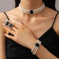 Parure de bijoux en perles à trois rangs avec pierre noire carrée et cristaux - Ensemble Perles Artificielles Pierre Noire Carrée (4813)