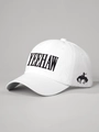 Dettaglio del cappellino bianco in cotone con ricamo YEEHAW nero e motivo da cowboy - Taglia unica / Bianco