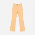 Dettaglio dei pantaloni a zampa color albicocca con coulisse e ricamo a croce - S / Grano
