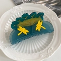 Pinza para el pelo azul translúcida con diseño de libélula y detalles dorados en plato - Estilo Rama de Libélula Azul