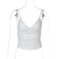 Detailansicht des weißen Mesh-Camisoles mit gerafftem Stoff und schmaler Passform - S / Weiß