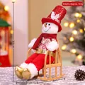 Muñeco de nieve navideño con lentejuelas rojas en silla mecedora dorada, 35cm de alto - Muñeco de nieve en mecedora roja