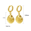 Detail view of 18K gold shell earrings with 32mm total length and 3.4g weight - Gold - Shell Shape