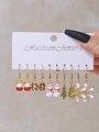 Detailansicht von fünf Paar Weihnachts-Ohrringen mit Rentier- und Schneeflocken-Motiven - 5 Paar Weihnachts Ohrringe Set