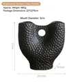 Pequeño jarrón de cerámica negro texturizado con patrón de superficie martillado - Cerámica / Textura Martillada Negro - Pequeño