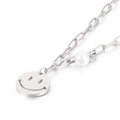 Collar de eslabones de acero inoxidable plateado con colgante de cara sonriente y perla - Color Acero (KN236400-Z)
