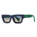 Moderne onregelmatige zonnebril met donkerblauw montuur en felgroene pootjes - Marine Frame Blauw Thee Lens