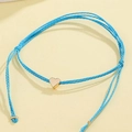 Bracelet en corde tissée bleue fait main avec un charme de cœur doré poli - Bleu lac