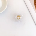 Pinza para el pelo de flor transparente con perla central y detalles metálicos dorados - 5.8*5.8*4.5 / Transparente