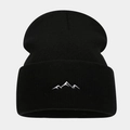 Berretto classico in maglia nera con ricamo montagna per la moda invernale outdoor - Stile Ricamo Montagna Nera / Nero