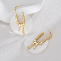 Retro molten gold geometric stud earrings with transparent acrylic disc in a modern style - Transparent Round Style (E919-bai)
