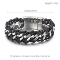 Dettaglio ravvicinato di bracciale in pelle intrecciata da uomo con catena in acciaio - Stile in pelle intrecciata nera con catena d'argento (KB44124-D)