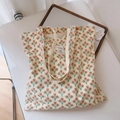Dettaglio della borsa tote vintage in tela con fiori arancioni ed etichetta tessuta - Modello a Spalla (Doppia Tracolla)