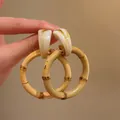 Orecchini a cerchio in bambù naturale con perno in resina effetto marmo crema - 5# Perno per orecchini in argento sterling 925 - Bianco - Tondo (Stile Bambù)