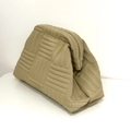 Pochette a nuvola in maglia beige a righe con trama a grandi quadri dal design minimal - Borsa a mano intrecciata / Khaki intrecciato 3D