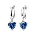 Pendientes de corazón en plata con circón azul, joyería elegante para mujer en fondo blanco - Hebilla de oreja / Circonita Azul