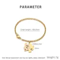 Vista dettagliata del bracciale in acciaio inossidabile dorato da 180 mm con specifiche - Stile Madre che tiene il Bambino (KB203650-Z)