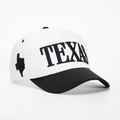 Detailweergave van het zijborduurwerk en de contraststiksels op de Texas baseballpet - Verstelbaar / Wit en Zwart Splitsen