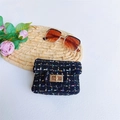 Mini bolso bandolera de tweed negro con cierre dorado y detalles tejidos de colores - Negro