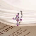 Orecchini a cerchio a croce bohémien in argento con cristalli rosa e viola su sfondo libro - Croce Colorata (Pezzo Singolo)
