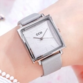 Montre carrée vintage pour femme en argent avec bracelet en cuir gris au poignet - Boîtier Argent Cadran Blanc Bracelet Gris