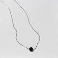 Minimalistische zilveren ketting met een zwarte onyx kraal hanger aan fijne ketting - Zwarte Agaat