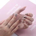Uñas postizas largas de almendra en rosa nude con diseño minimalista de líneas negras - Tipo de Pegamento / Patrón De Línea De Corazón De Amor (Y-81)