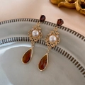 Vintage hangende oorbellen met dieprode edelstenen en elegante parels in goud - Paleisstijl Ruit Parel Oorbellen / Goud/Bruin/Wit