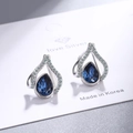 Eleganti orecchini a lobo argentati con cristalli a goccia blu e accenti in zirconia - Rame / Rame placcato oro bianco