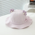 Detail eines hellvioletten Baby-Sonnenhutes aus Seersucker mit Blumen und Bindebändern - 48cm (6 Monate-2 Jahre) / Hellviolett